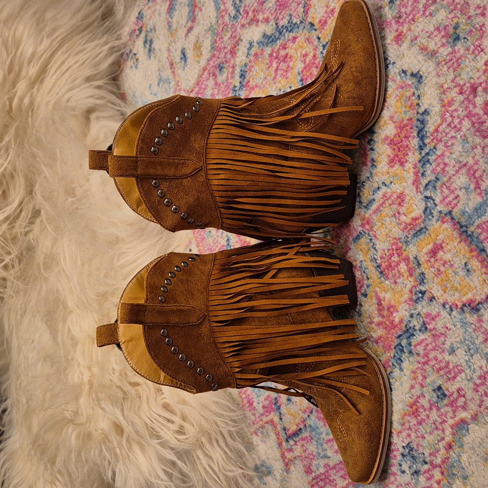 Fringed Brown Sueded Western Boots - Picture 5 of 6